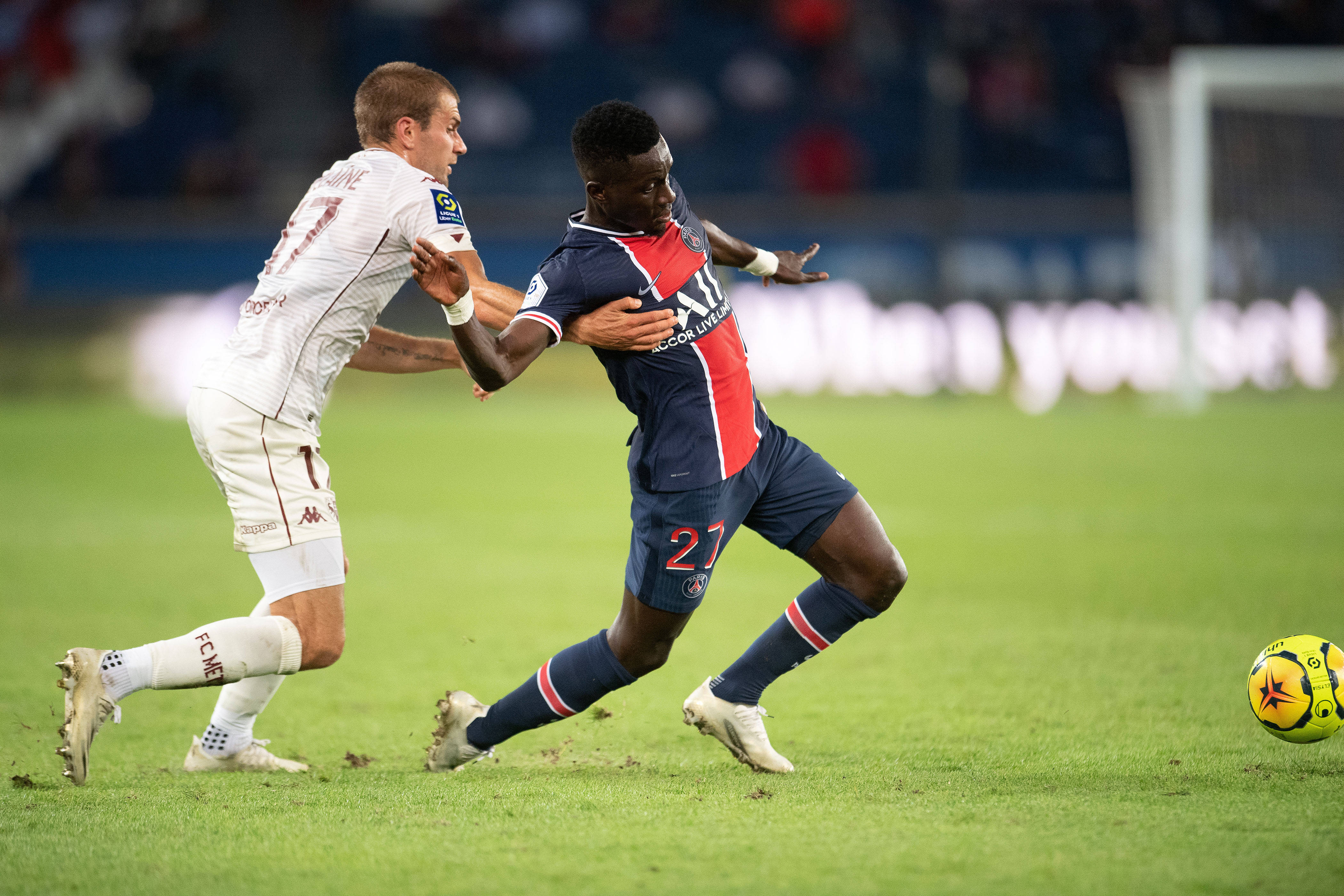 包含巴黎圣日耳曼领跑法甲：迎战蒙彼利埃的词条